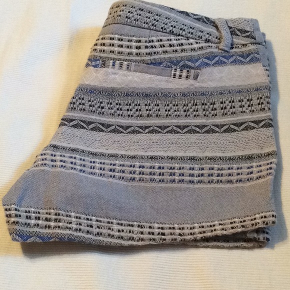 MERONA SHORT SHORTS SIZE - Picture 4 of 5